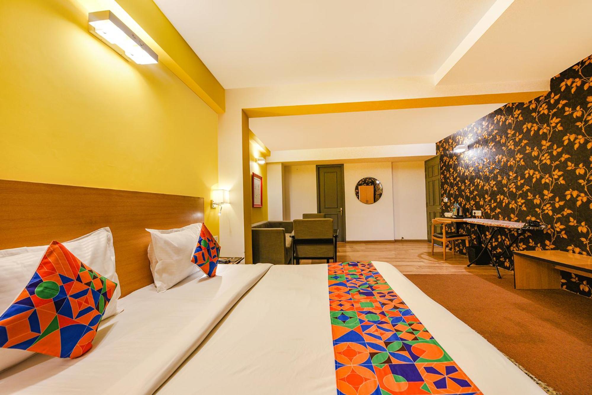 Fabhotel Old Meple Leaf Гургаон Екстериор снимка