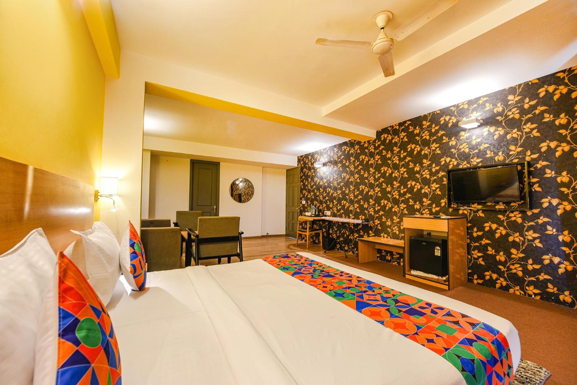 Fabhotel Old Meple Leaf Гургаон Екстериор снимка