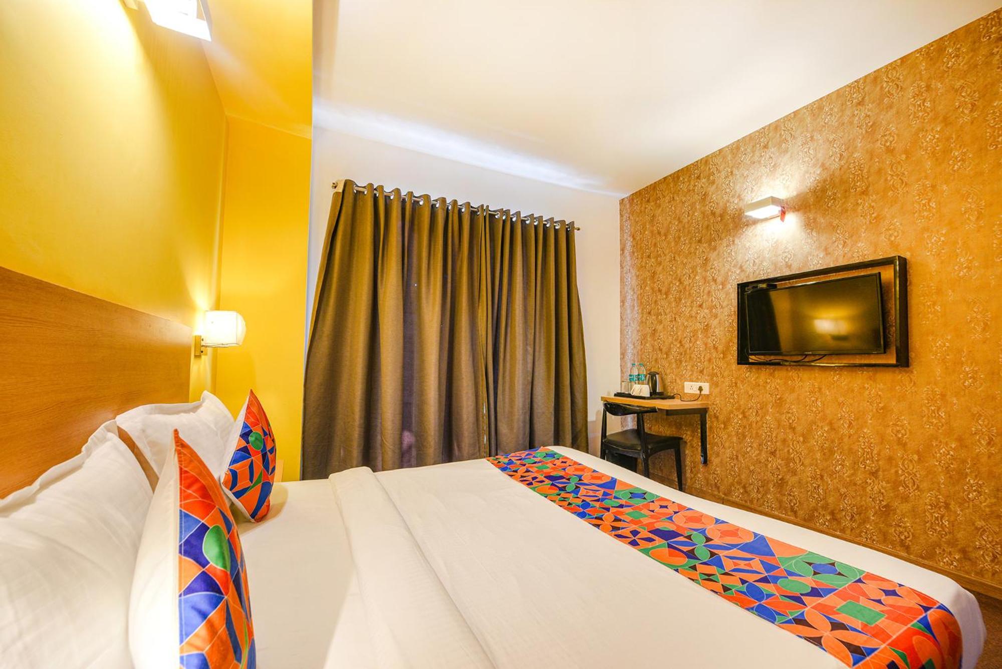 Fabhotel Old Meple Leaf Гургаон Екстериор снимка